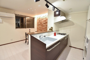 �A�N�Z���g�̓E�b�h�^�C���ƏƖ�