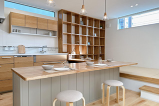 ���R�ƉƑ����W�܂�A�k�^�_�C�j���O�̉�