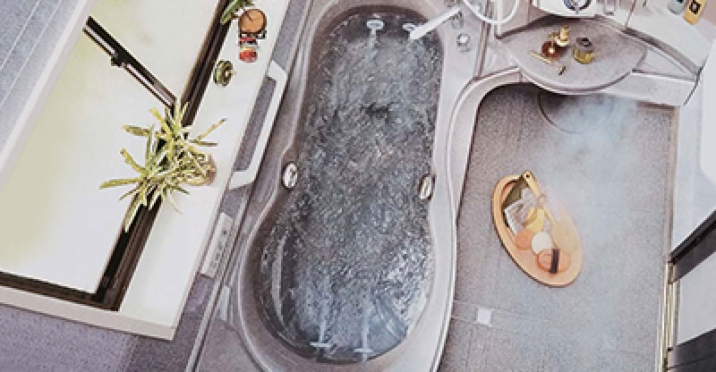 �ƊE���A�G���S�f�U�C���o�X���[��